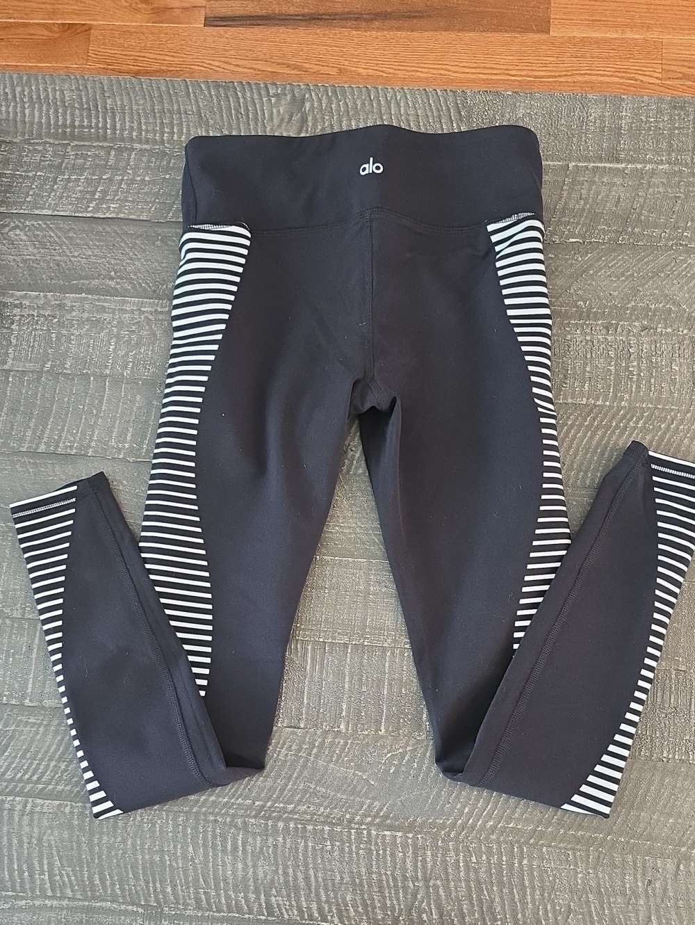 Womans ALO Yoga Black Leggings with White Striped Side Panels - Size Small